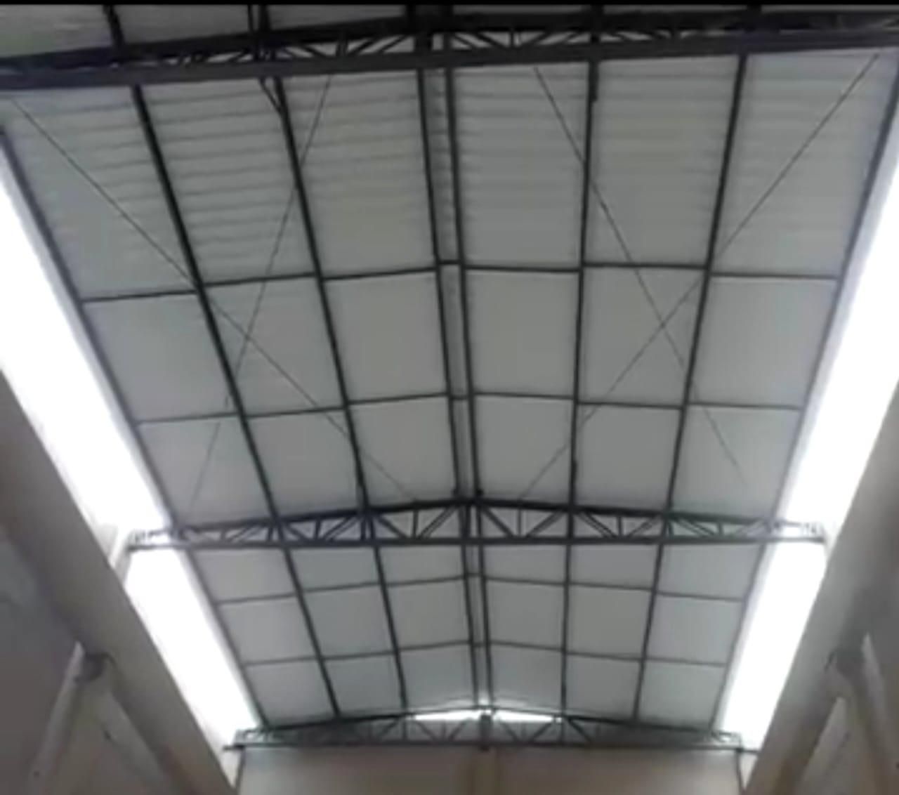 Cobertura metálica com telhas termoacústicas