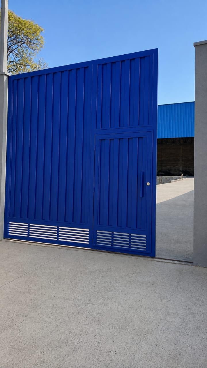 Portão metálico azul